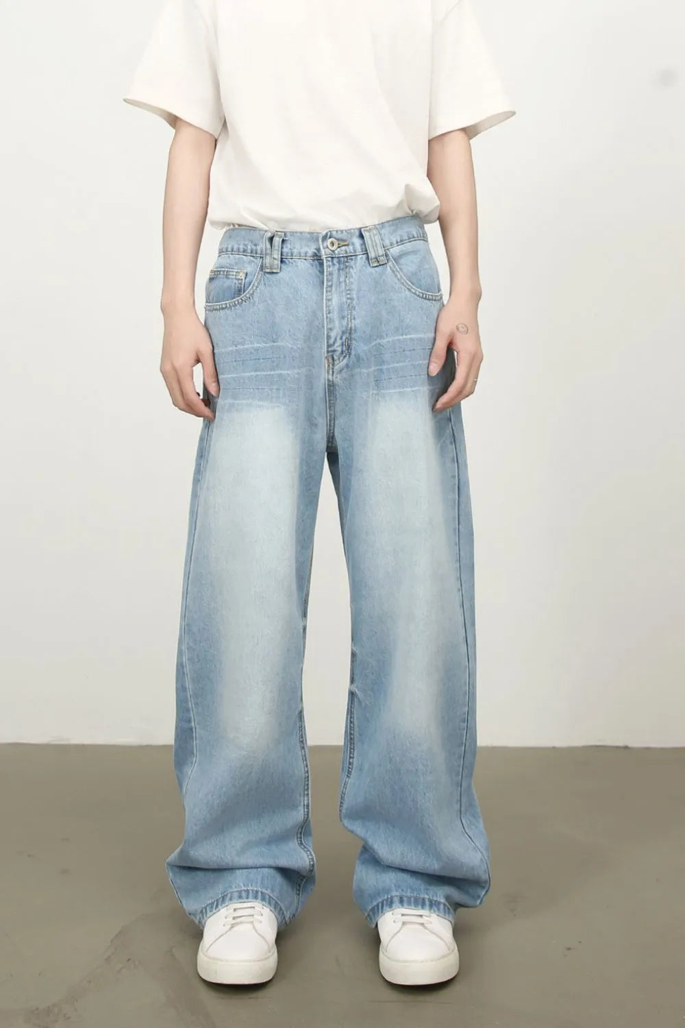 Men's Mid Rise Wide Leg Jeans with Pockets