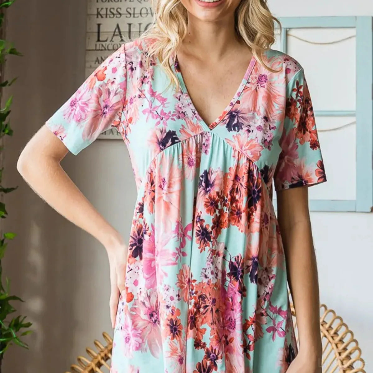Floral Babydoll Blouse with V-Neck and Short Sleeves