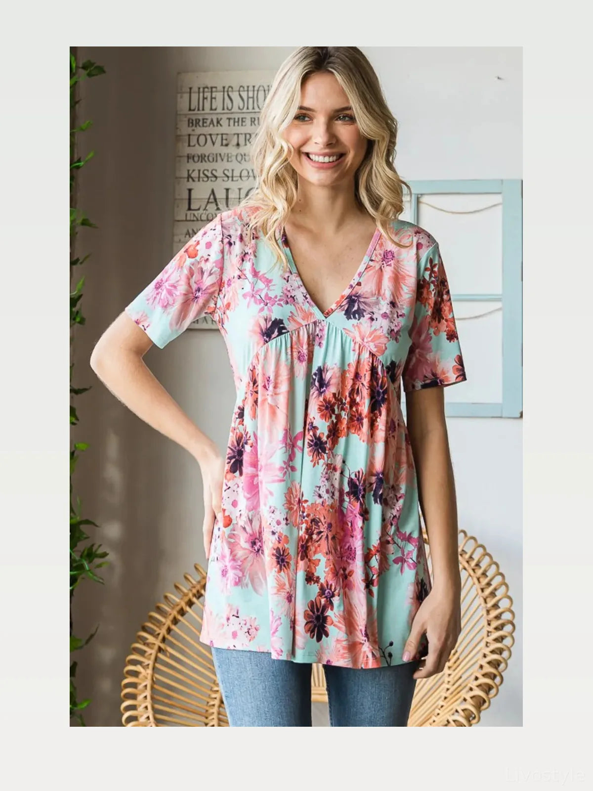 Floral Babydoll Blouse with V-Neck and Short Sleeves