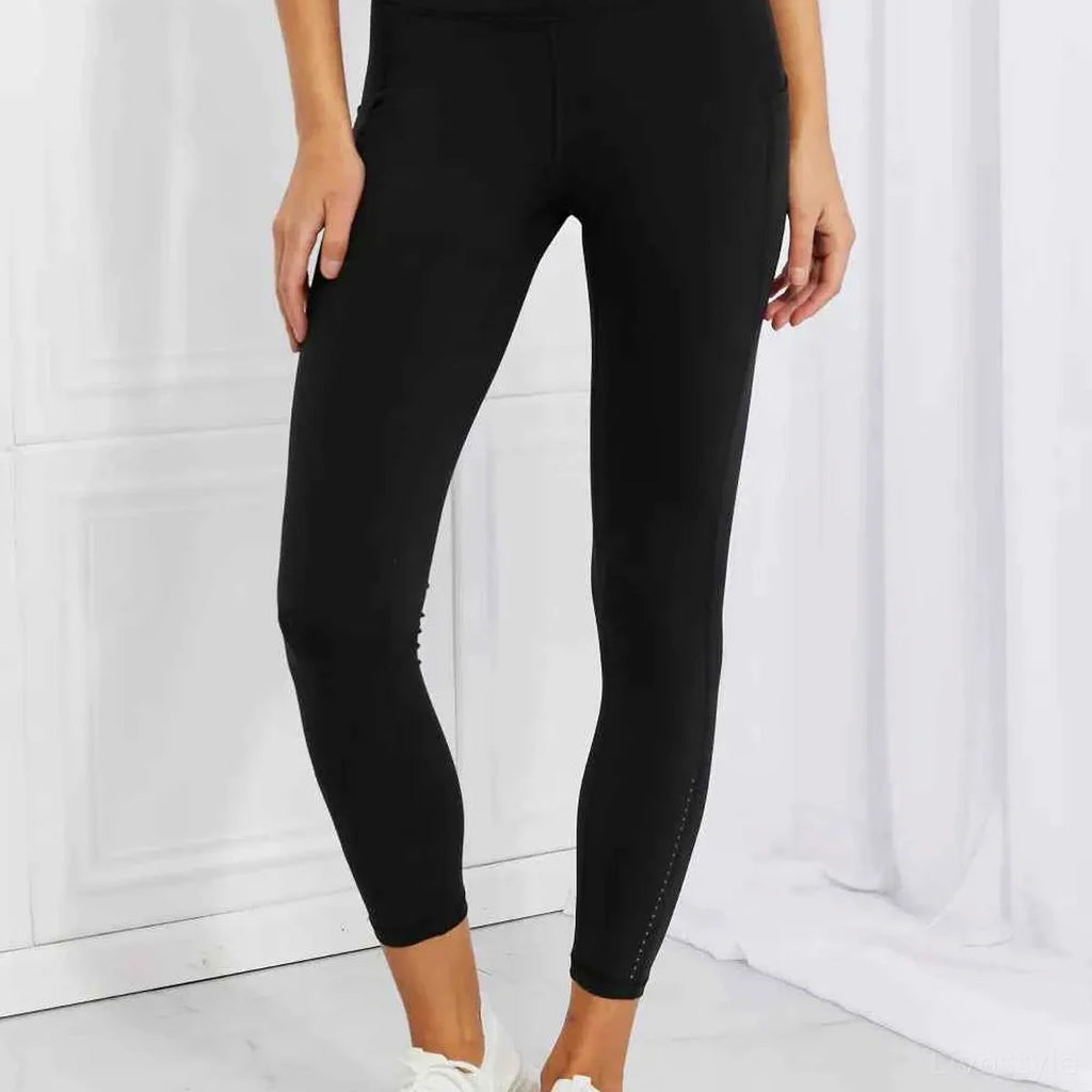 Reflective Dot High Waist Capri Active Leggings