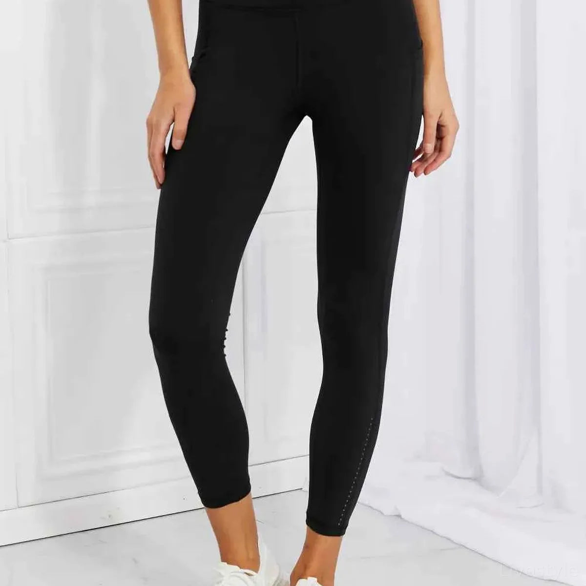 Reflective Dot High Waist Capri Active Leggings