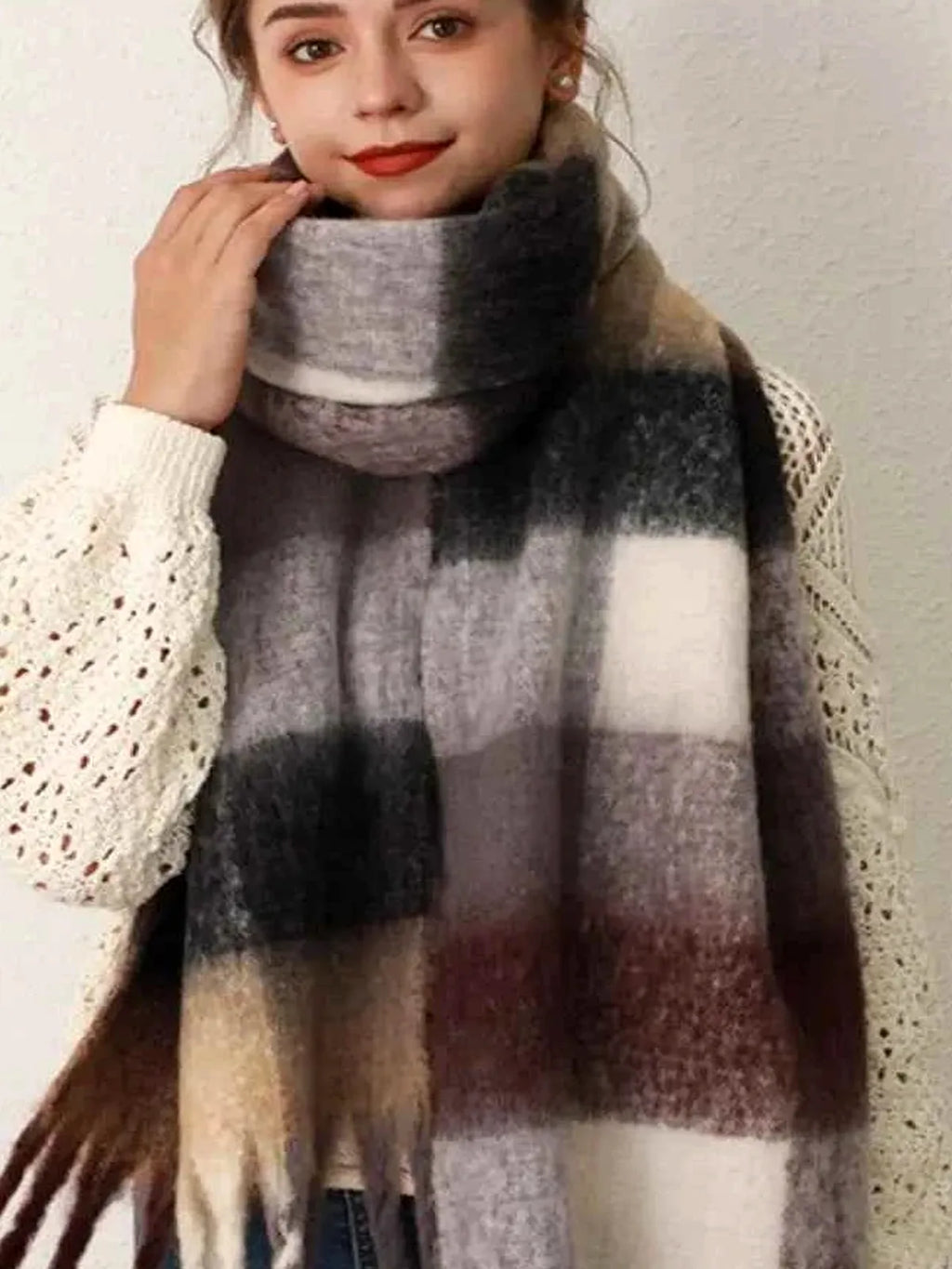 Thermal Fringe Contrast Plaid Scarf