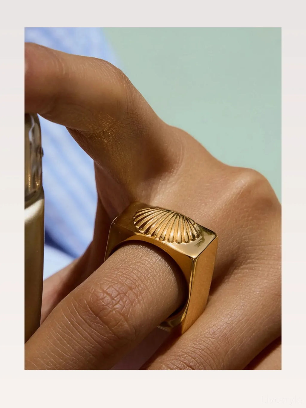 Vintage Shell Pattern Gold Signet Ring